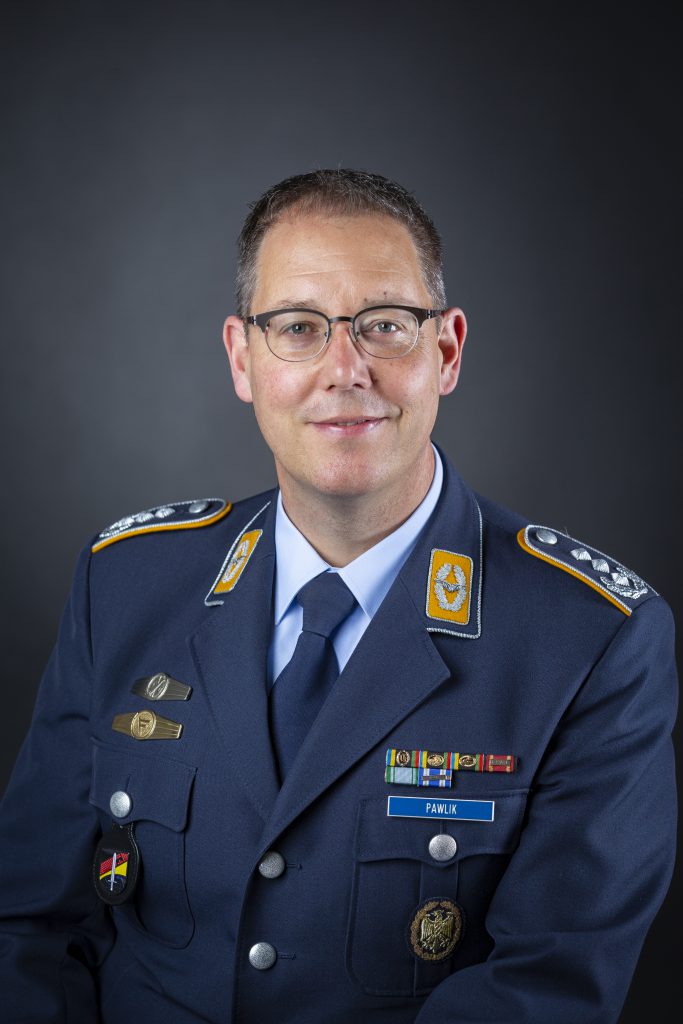 Porträtbild von Oberst Christian Pawlik in Luftwaffen Uniform